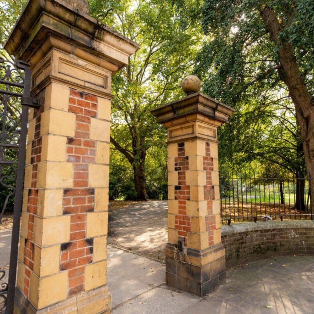 Sands End Entrance